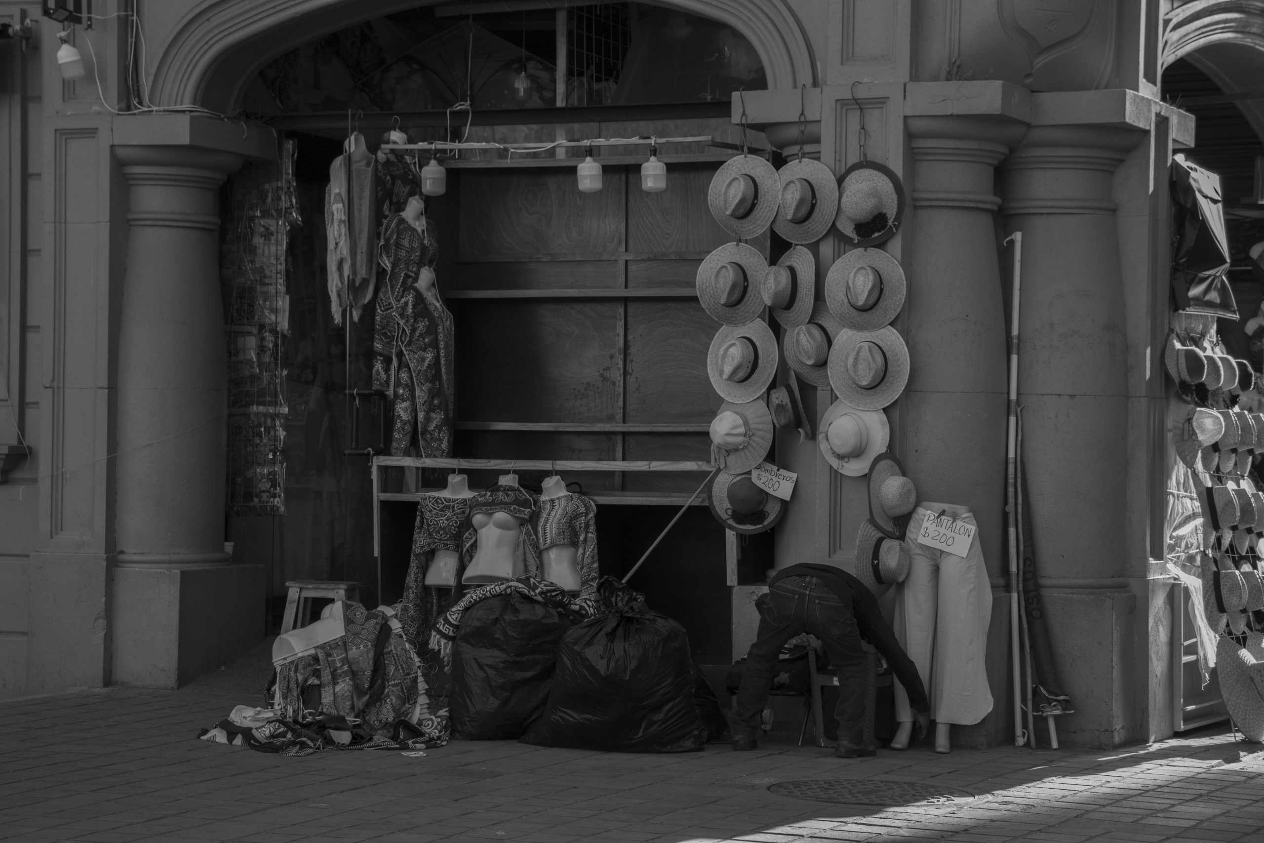 Daniel Vega Zarate_4A_Fotografía Documental_10_El despertar de un pueblo arruinado_Levantando el changarro_10